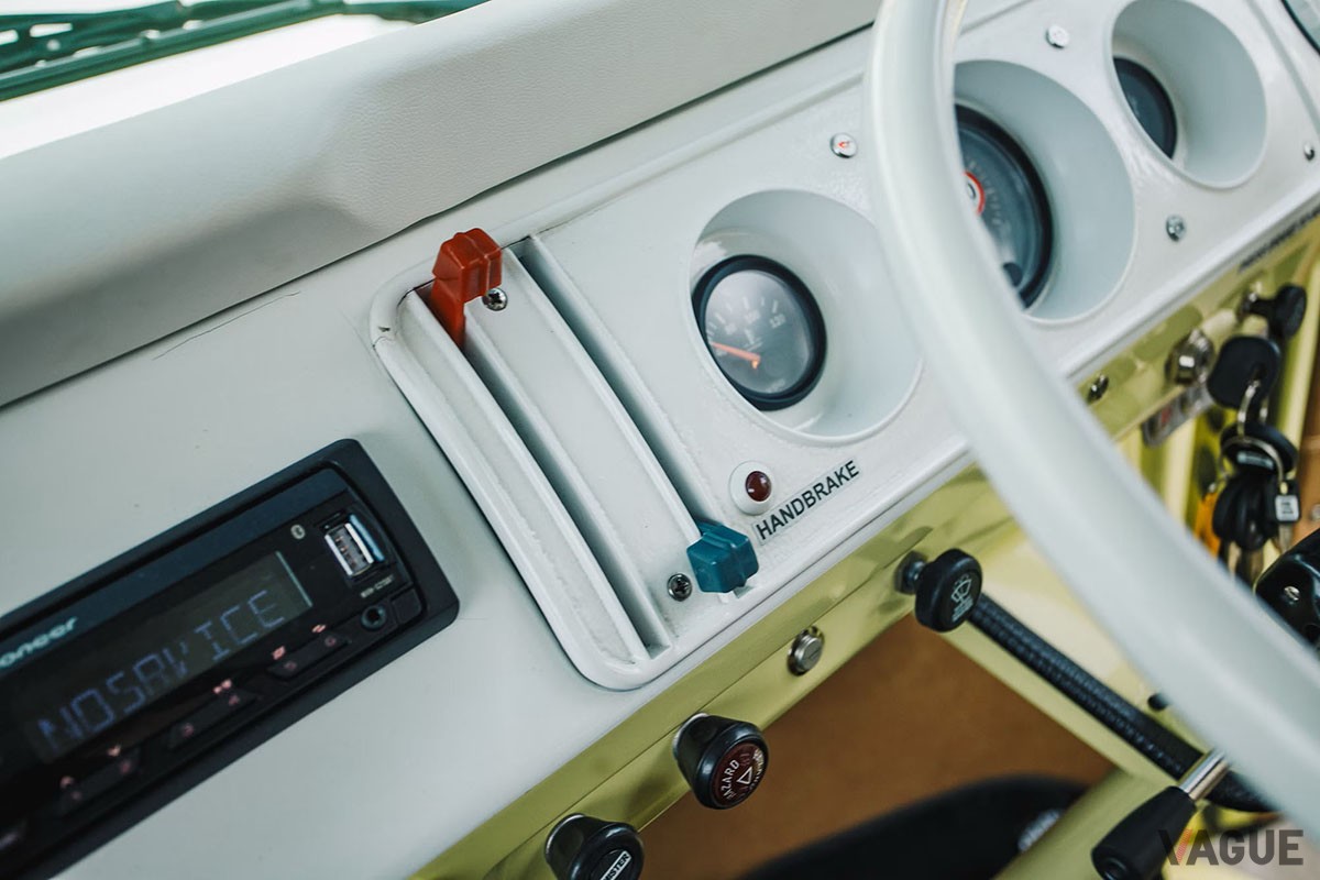 オンラインオークションで落札された1975年式VW「タイプ2モーターホーム」