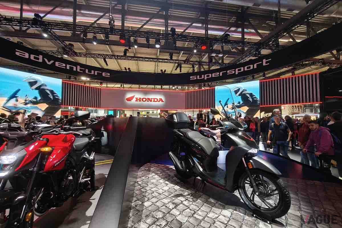 イタリア・ミラノで開催されたEICMA 2025で世界初公開されたホンダ「CB1000GT」