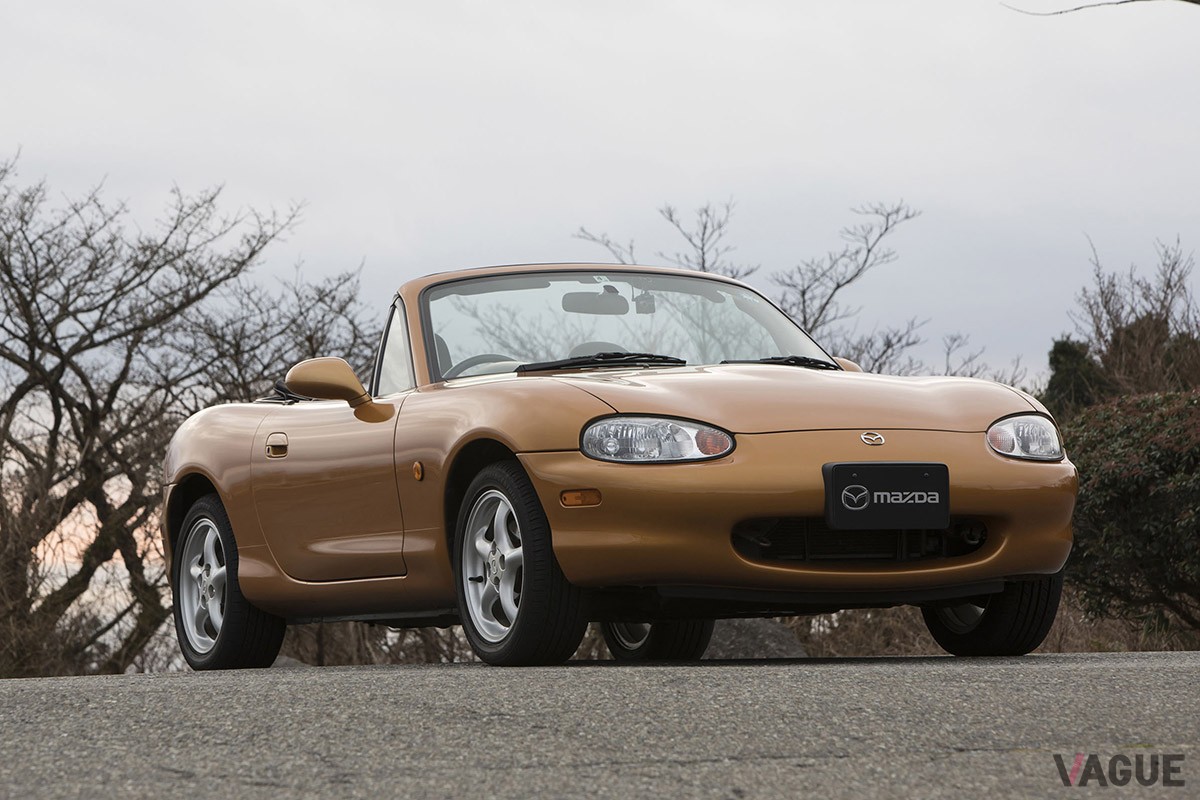 1998年に登場した2代目。基本コンポーネンツは初代と同様