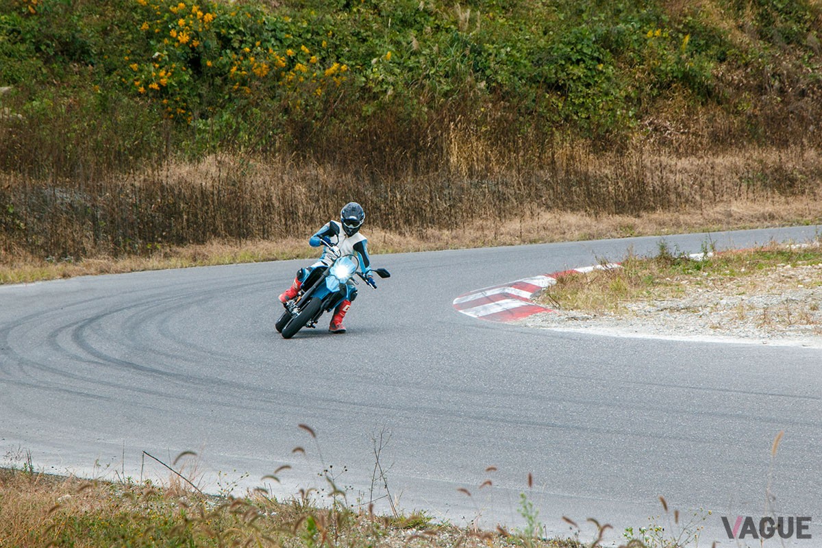 スズキ「DR-Z4SM」