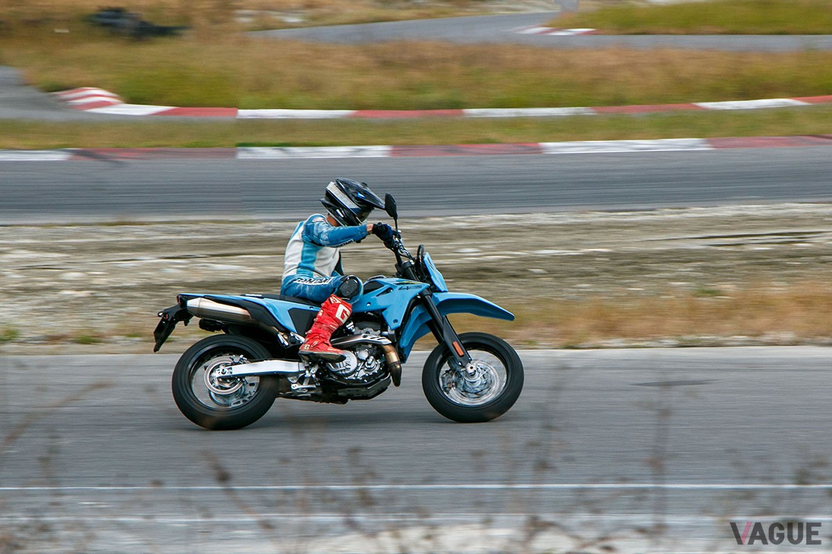 スズキ「DR-Z4SM」