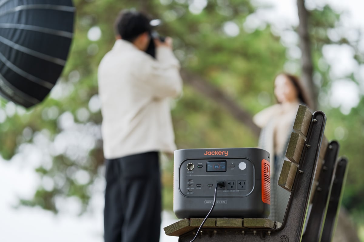 午後の撮影は緑地に移動。軽量で移動も簡単なので、どこでもほしい場所で電源を確保できるようになる