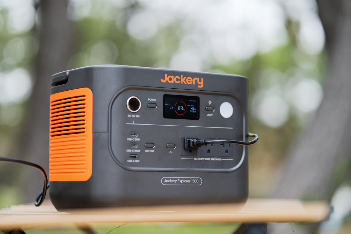 1500 Newの本体サイズは約330×221×242mmとコンパクト。場所を取らないサイズ感がうれしい