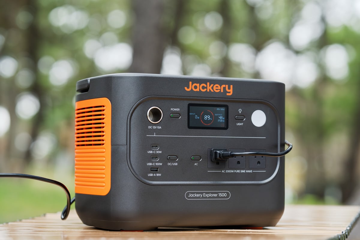 1500 Newの本体サイズは約330×221×242mmとコンパクト。場所を取らないサイズ感がうれしい