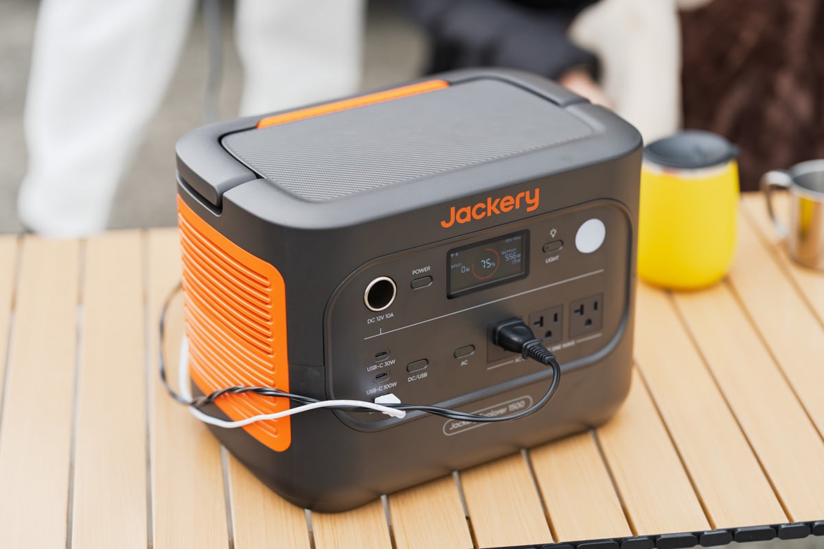 1500 Newの本体サイズは約330×221×242mmとコンパクト。場所を取らないサイズ感がうれしい