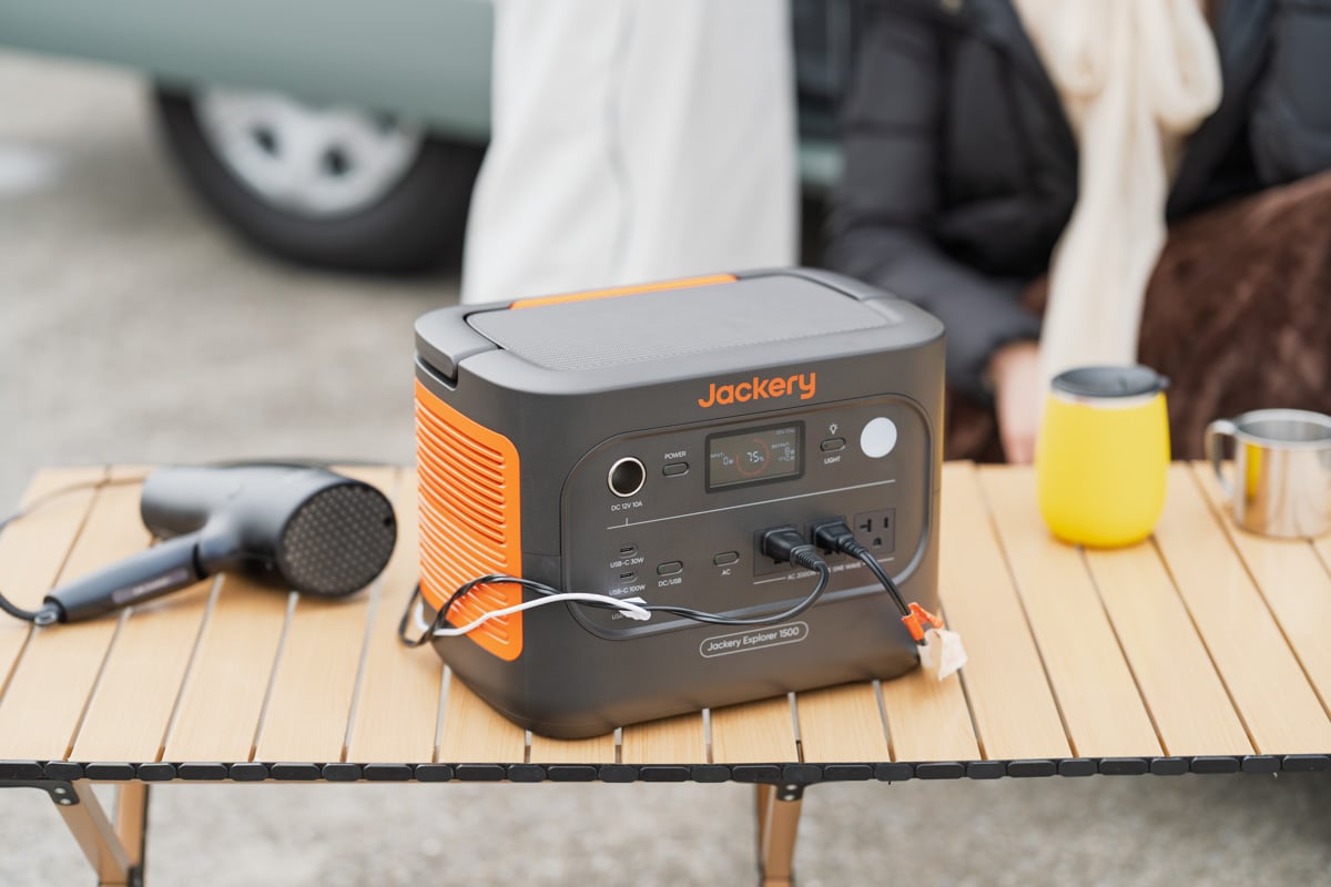 1500 Newの本体サイズは約330×221×242mmとコンパクト。場所を取らないサイズ感がうれしい