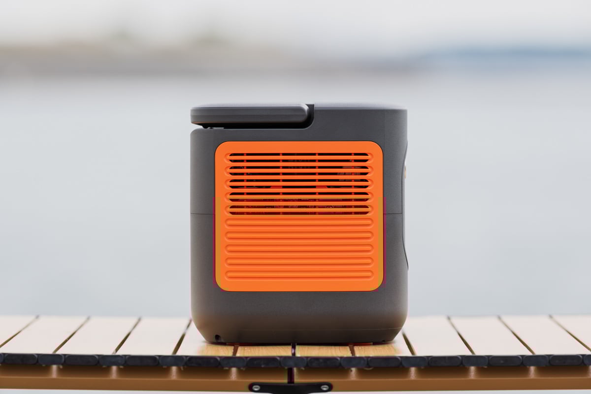 1500 Newの本体サイズは約330×221×242mmとコンパクト。場所を取らないサイズ感がうれしい