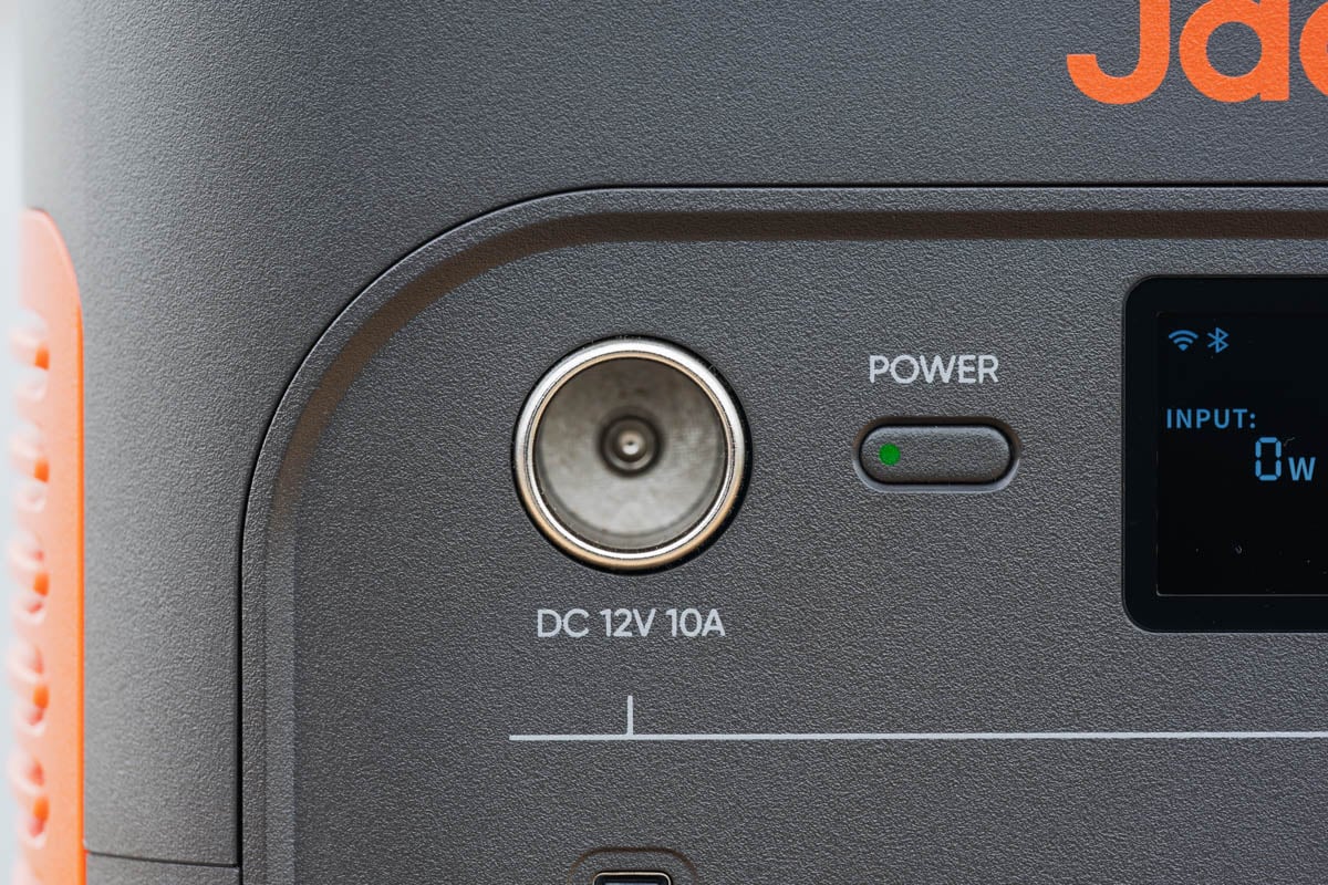 1500 Newはシガーソケット出力にも対応（最大10A）