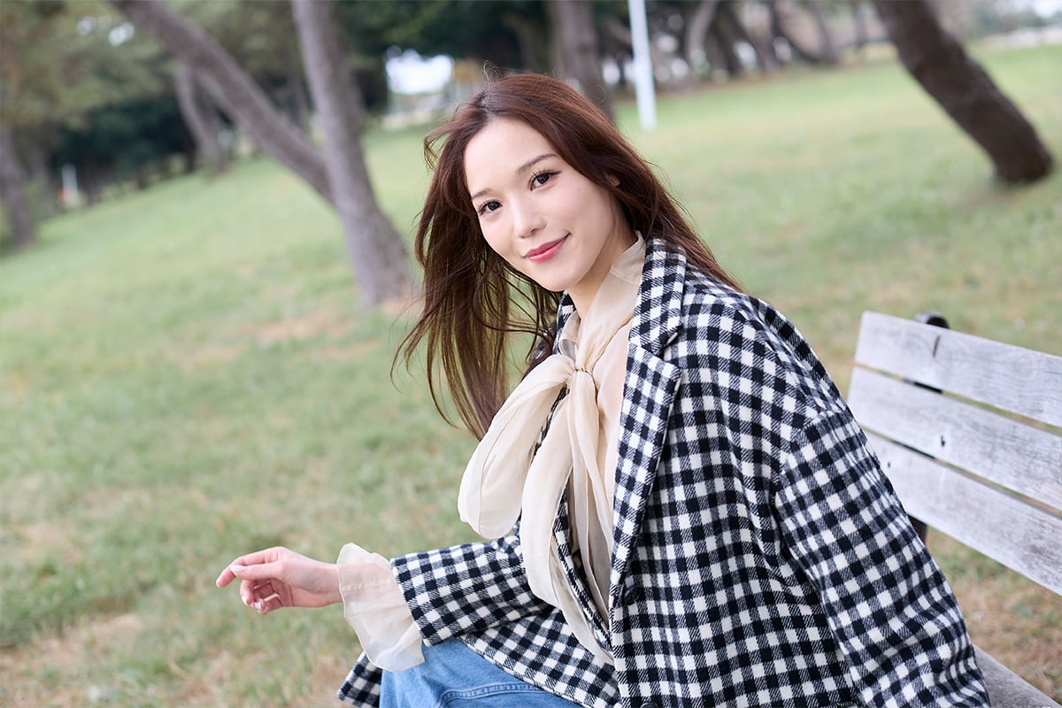 ふわっと髪がなびくMANAさん（TAKUMAさん撮影）