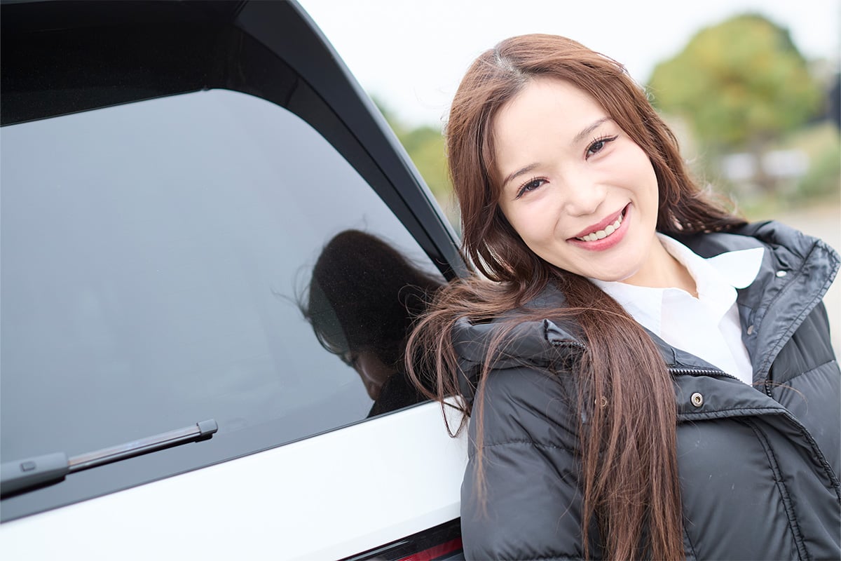 1500 NewのアシストでTAKUMAさんが撮影したMANAさん。クルマもモデルもきれいな明かりで撮れています！