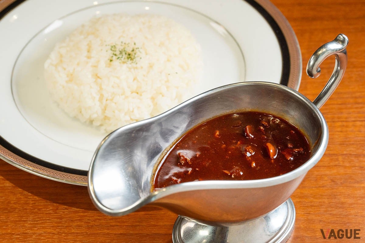 「プレミアム早矢仕ライス」1680円。こちらはソースボートで出される