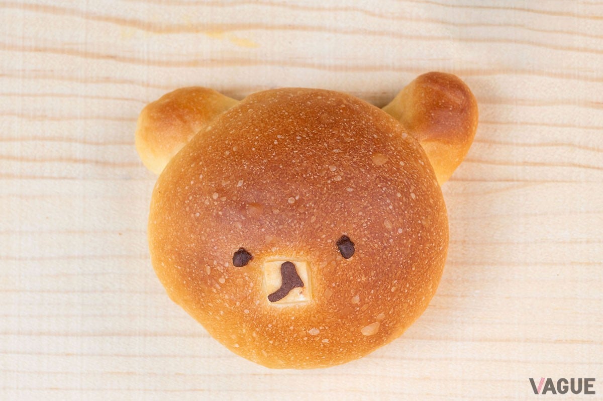くまぱん260円。季節により限定バージョンが販売されることも