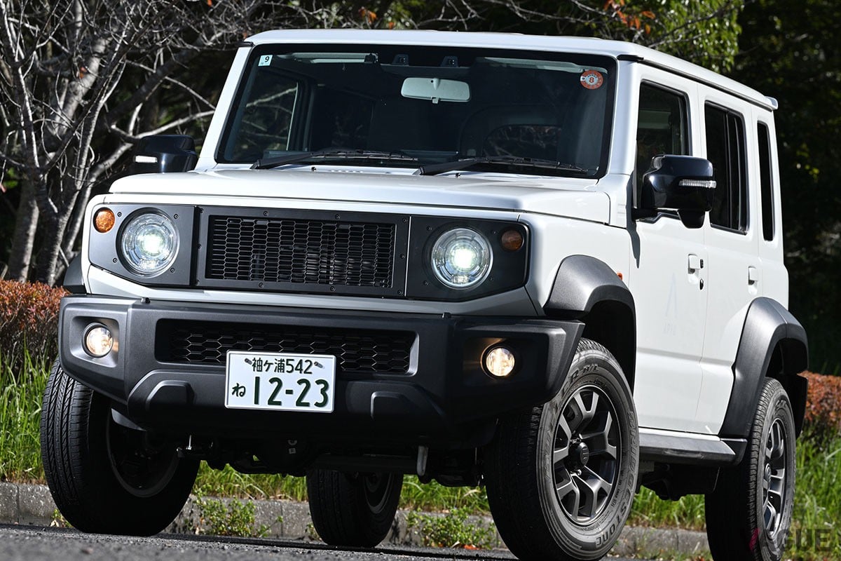 人気爆発のスズキ「ジムニーノマド」“魅力”と“欠点”を納車1か月のオーナーがジャッジ！ 3ドアの美点も改めて実感!! “無双状態”はまだまだ続く？