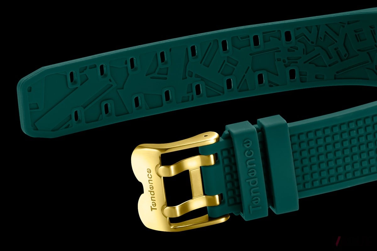 ストラップもキャラクターのイメージに合うカラーで統一