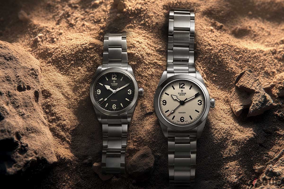 左より36mm ブラックモデル（品番：M79930-0001、50万3800円 消費税込）、39mm デューンホワイト（品番：M79950-0008、51万9200円 同）