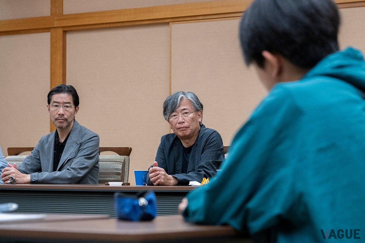 東大先端研「個別最適な学び」寄付研究部門のシニアリサーチフェローである中邑賢龍さん（中央）とポルシェジャパン広報部長の黒岩真治さん（左）