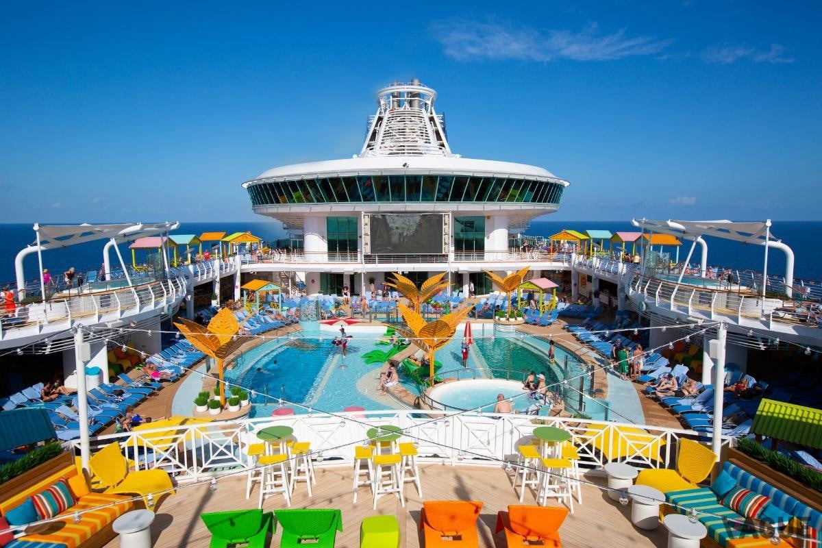 改装されたプールエリア