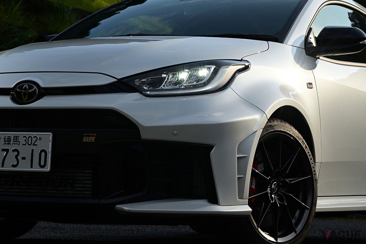 “25式”となったトヨタ“進化型”「GRヤリス」何が変わった？ わずか1年で中身を劇的アップデート！ 最新モデルで気になる「走りの実力」とは？