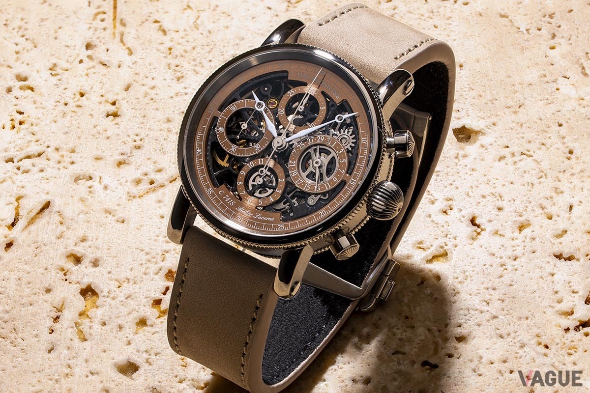 クラシカルなブレゲ針にはロジウムコーティングを施して視認性を確保。暗所でも放つほんのりとした光も美しい