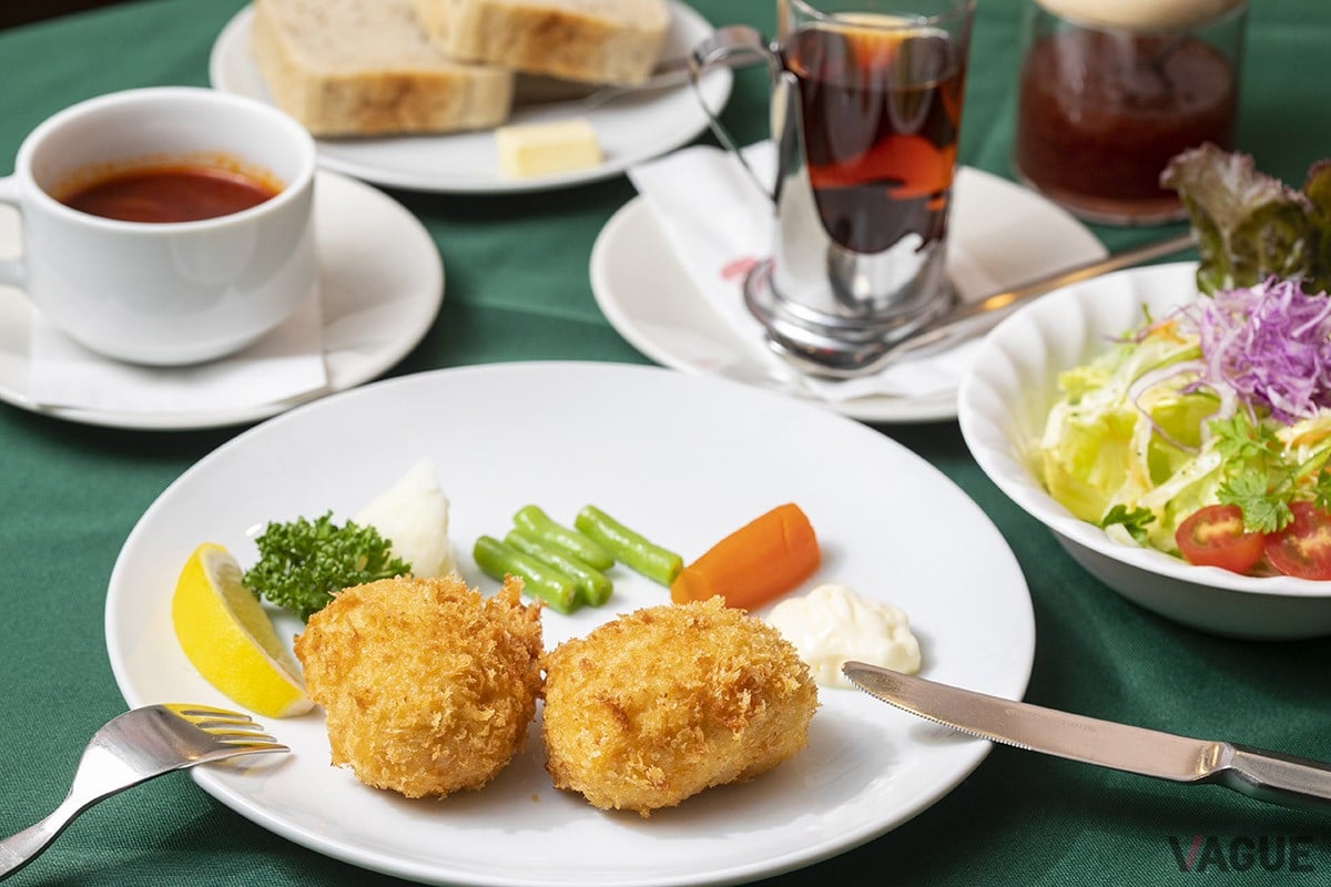 カニの海老巻きコロッケ1760円。カニもエビも存在感ある贅沢な味わい