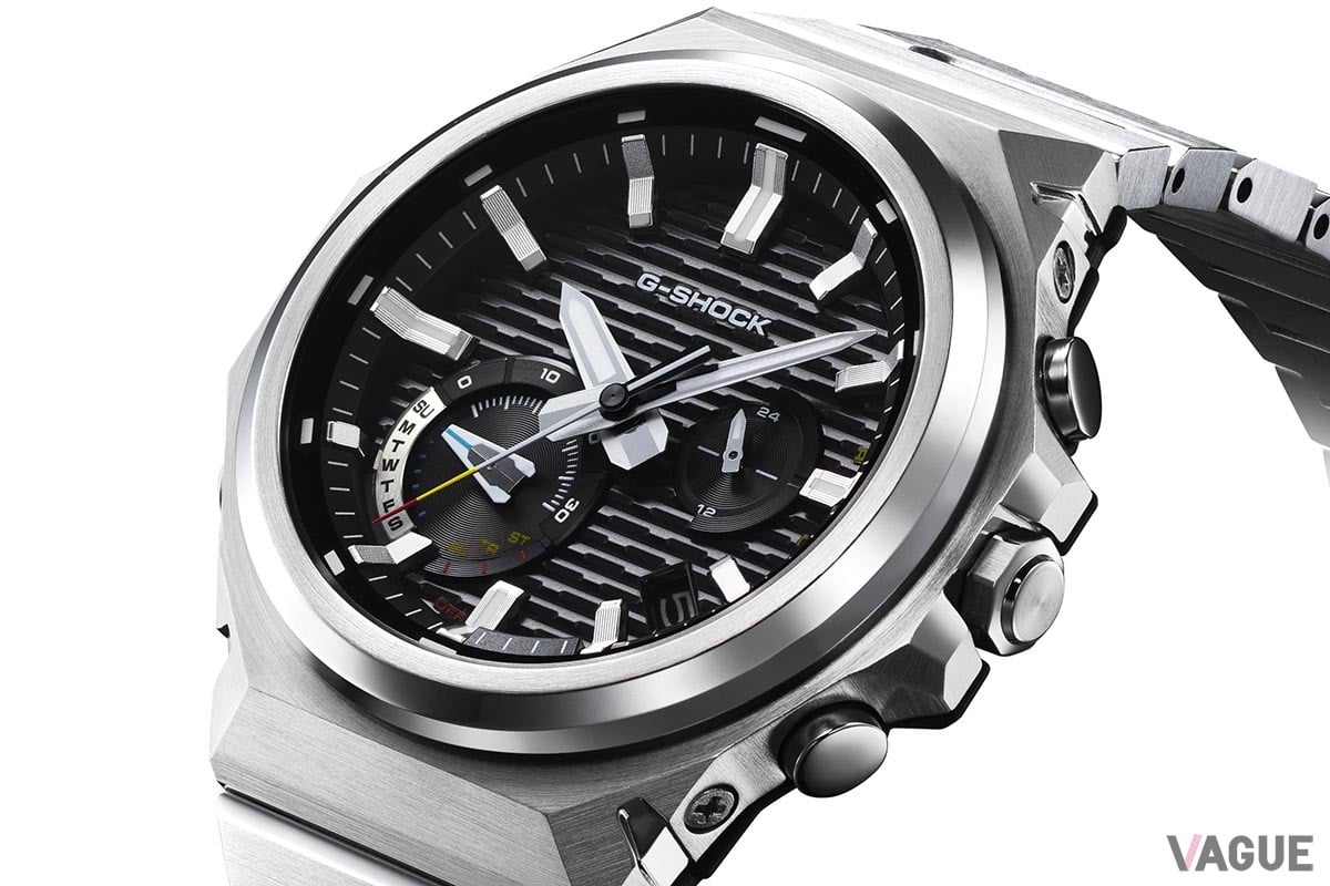 ミニマルとはいえダイヤル内は立体的でタフネスを感じさせる味わいも。ケース厚は11.6mmと薄くまとまっており装着感も高い