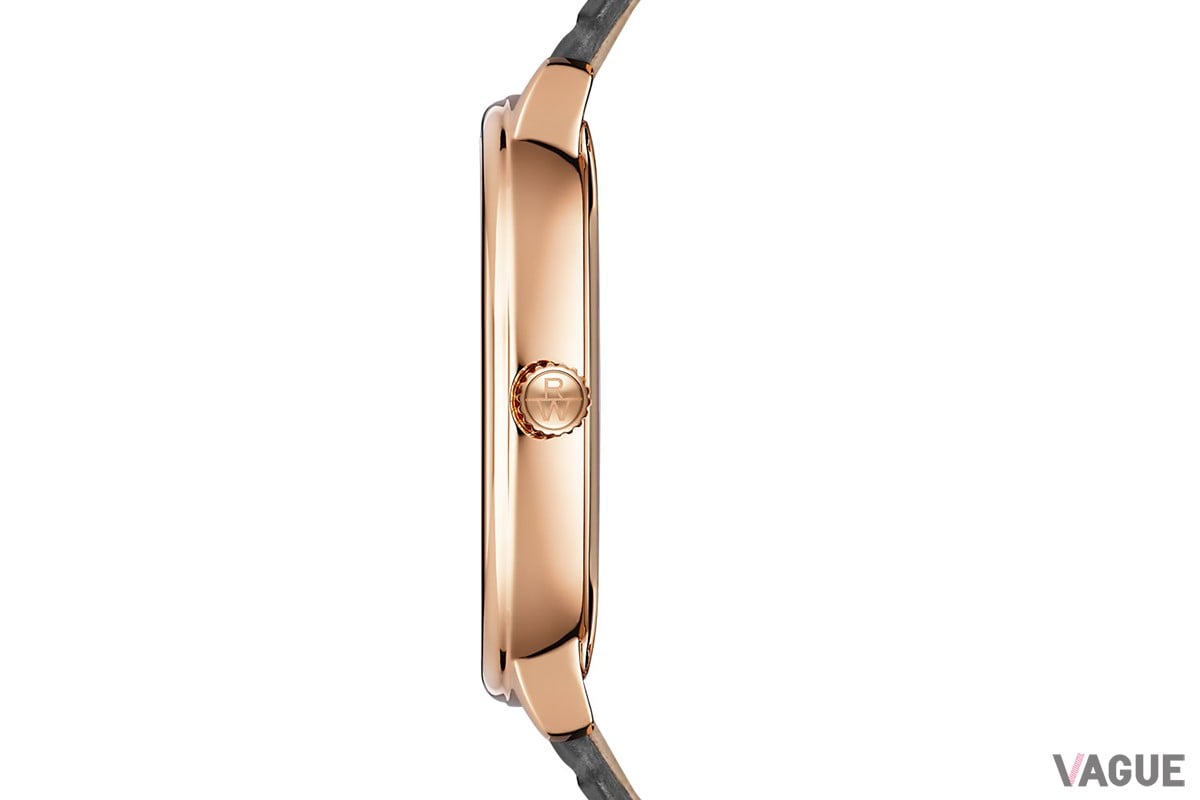 ケース厚は6.95mmとスリムさも魅力