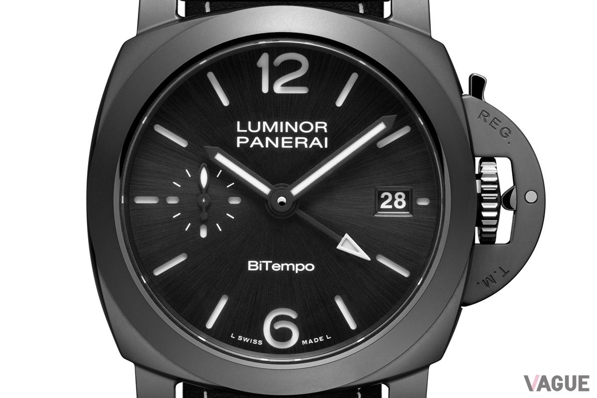 ダイヤルはサンブラッシュ仕上げにて演出。12時間表示のGMTはブランドの2000年代初期モデルへのオマージュという意味合いも