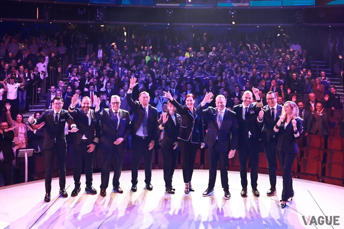 船内での祝賀パーティ