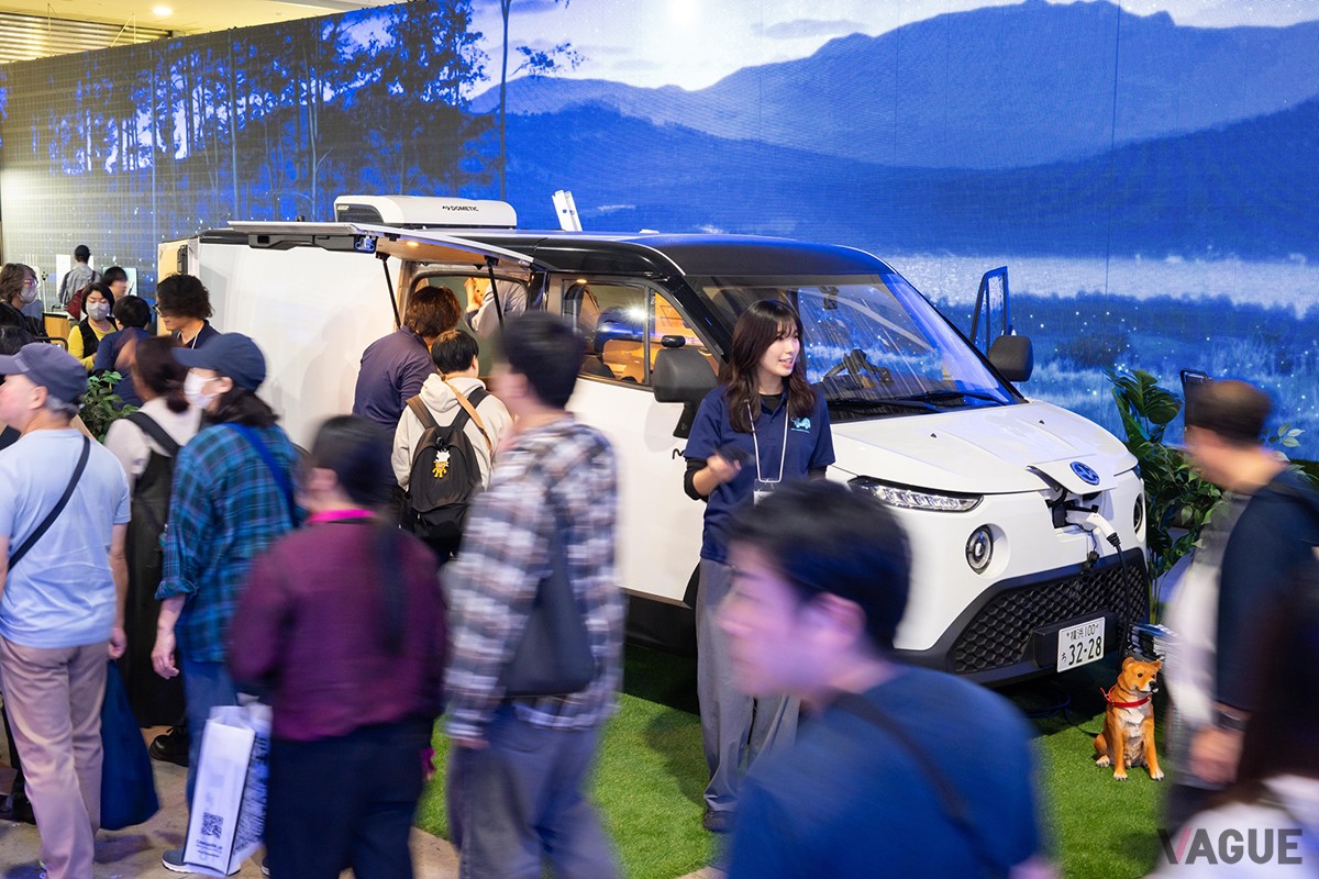「Japan Mobility Show 2025」で展示されたEVキャンピングカー「moonn.」の「T-01」