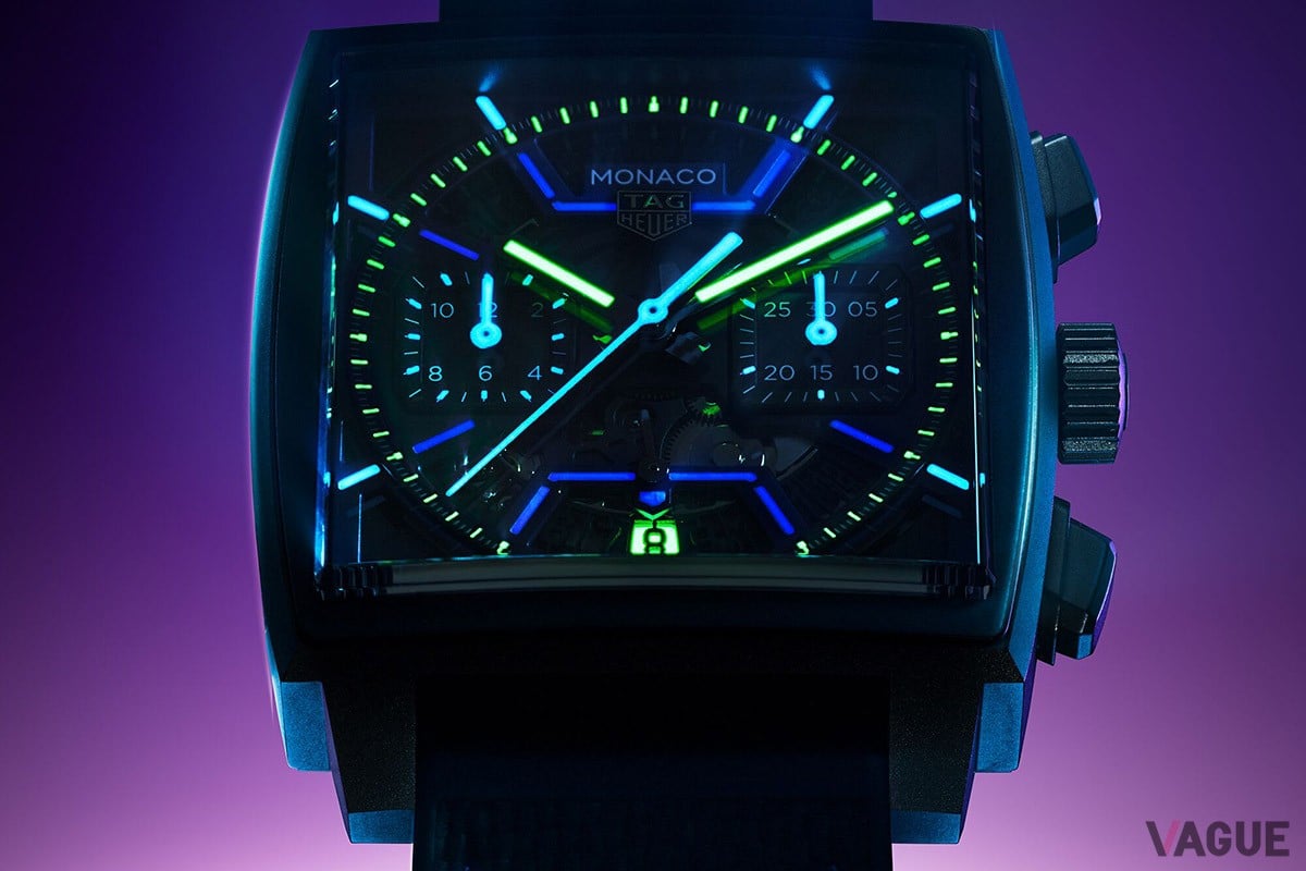 夜光の姿も真骨頂。各部がブルーやグリーンで発光して、ラスベガスの夜の活気を表現するかのよう