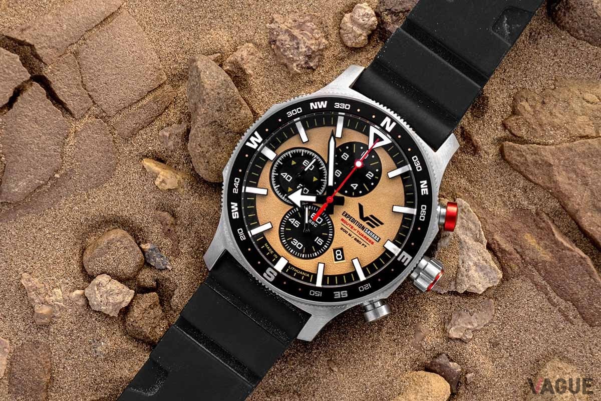 ダイヤルは砂のようなテクスチャとサンドカラーで砂漠そのものを表現。ブラックはトゥアレグ族の伝統衣装からの着想による