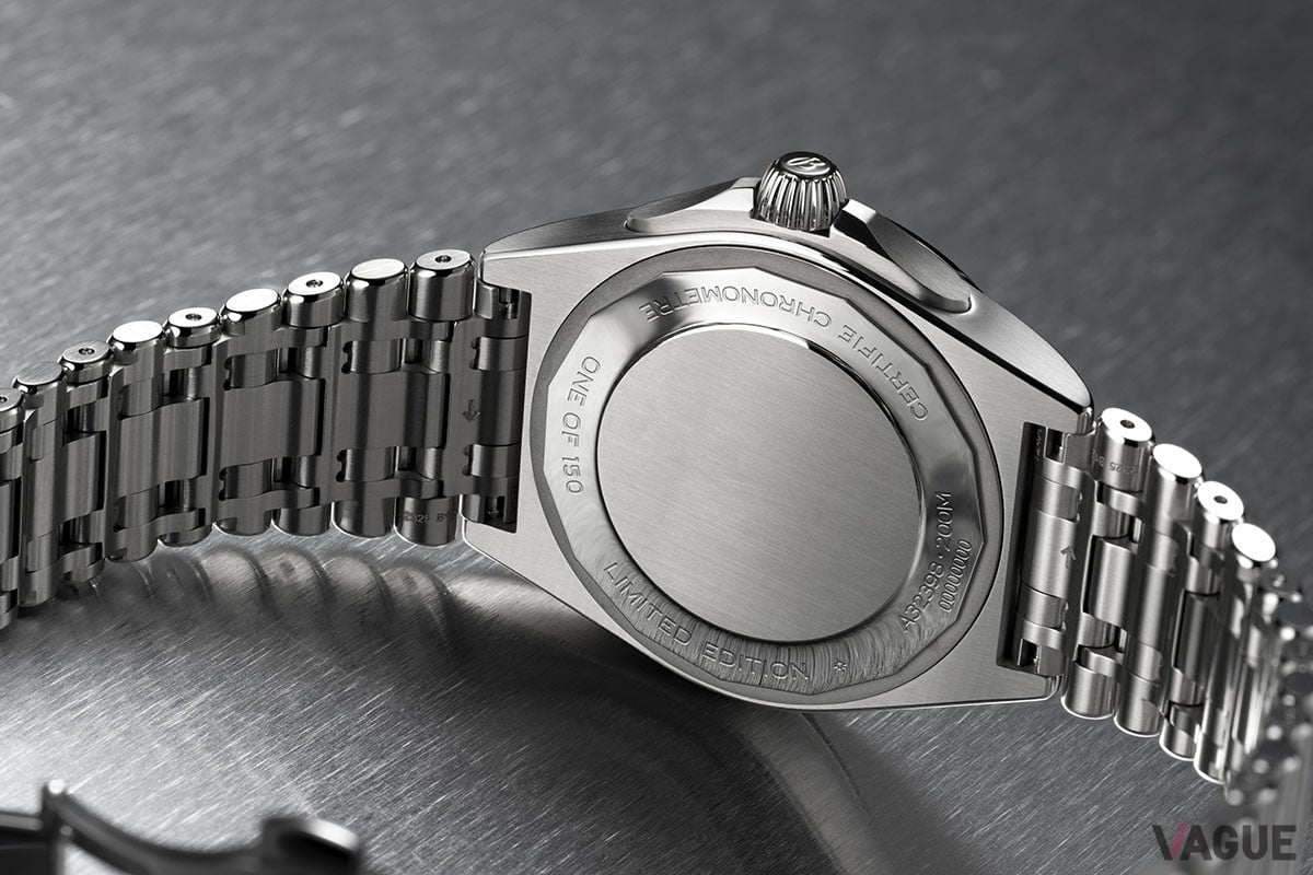 ケースバックには「ONE OF 150」の文字が刻まれている