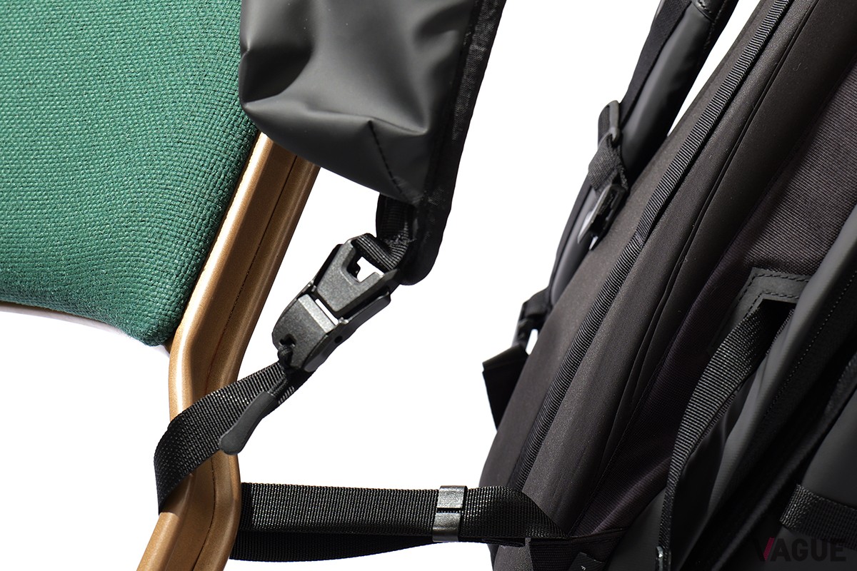 椅子の脚などに固定できる「Security Harness」