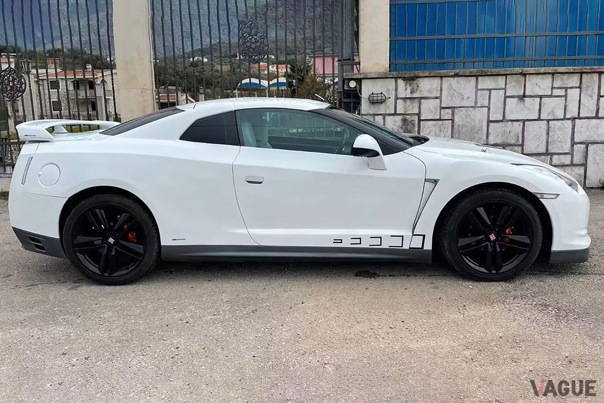 フォード「クーガー」をベースとする日産“R35”型「GT-R」のレプリカ（C）mobile.de