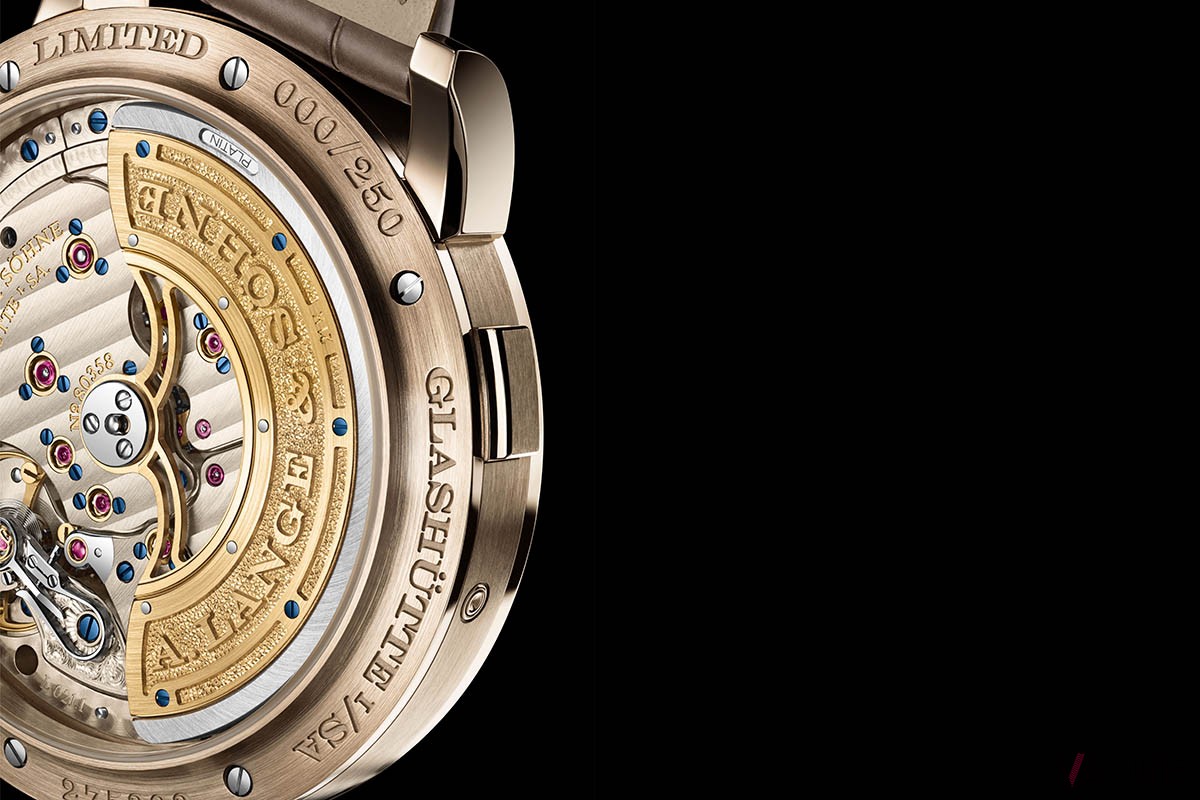 “A. Lange & Söhne”のシグネチャーが輝く大型ローター。分銅として取り付けたプラチナとイエローゴールドのコントラストも美しい