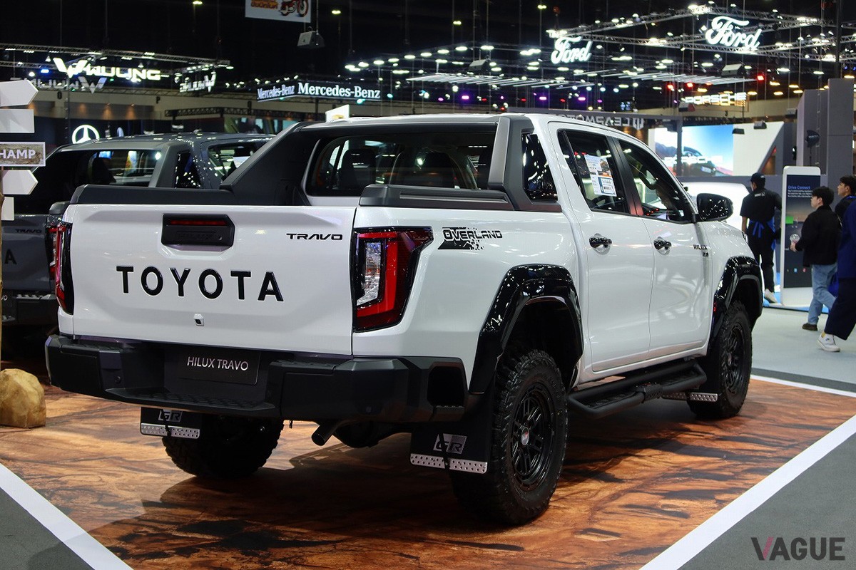 トヨタ新型「ハイラックス」のダブルキャブ