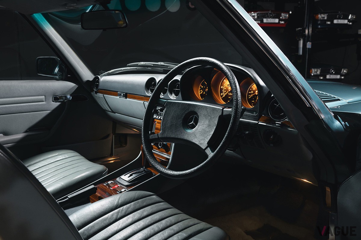イギリスのメルセデス・ベンツ専門店が入手した1982年式の「500SL」（C）The SL SHOP