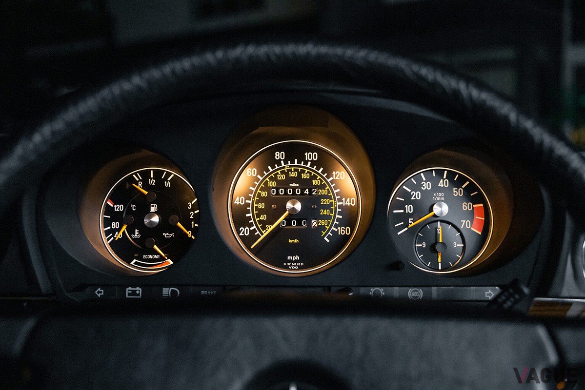 イギリスのメルセデス・ベンツ専門店が入手した1982年式の「500SL」（C）The SL SHOP
