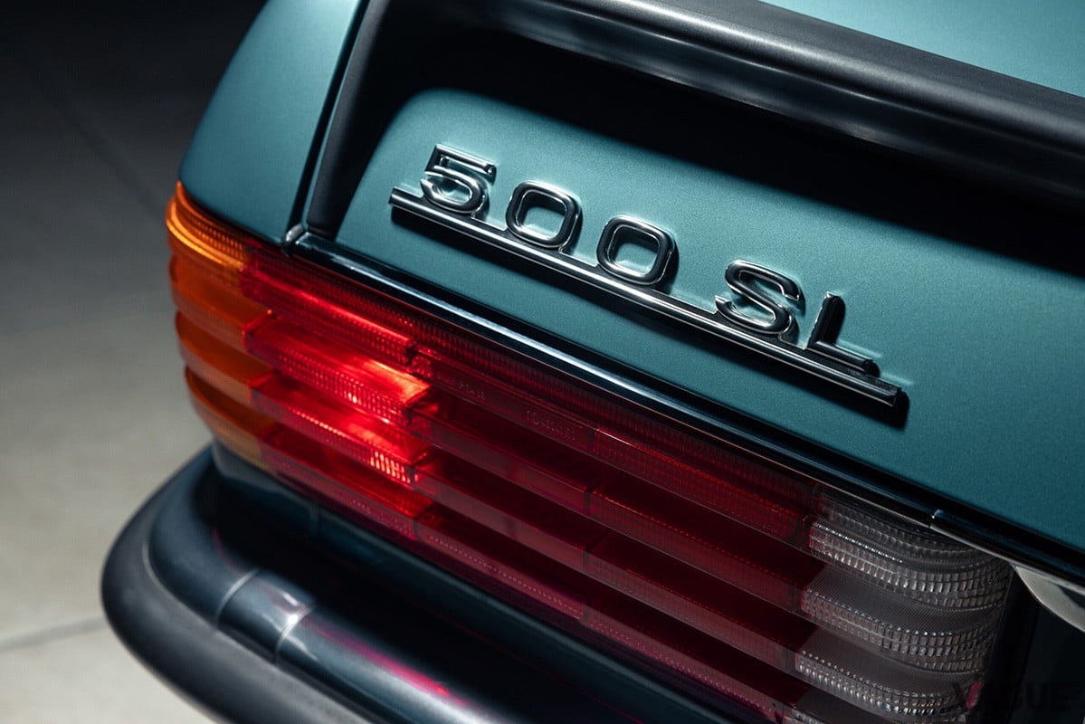 イギリスのメルセデス・ベンツ専門店が入手した1982年式の「500SL」（C）The SL SHOP