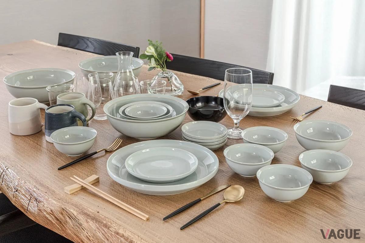 調理器具・カトラリー・食器類・調味料を用意