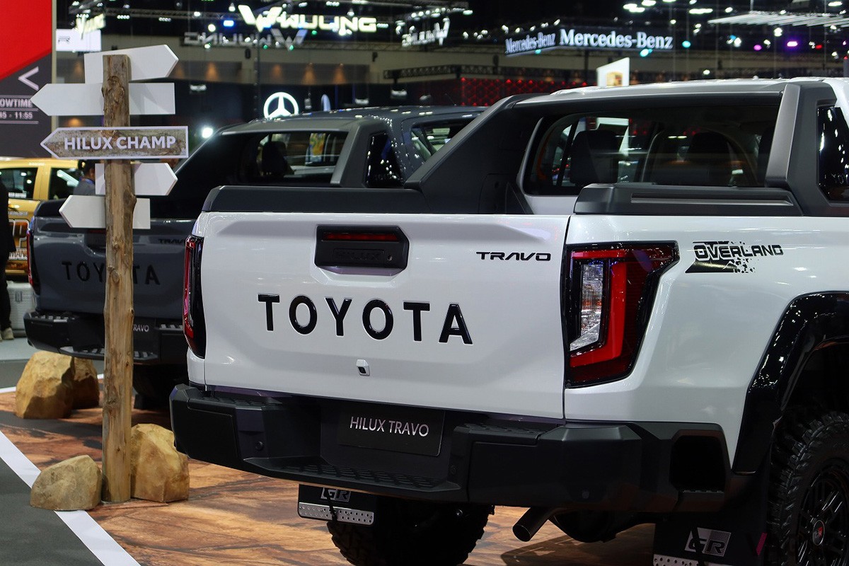 トヨタ新型「ハイラックス」のダブルキャブ