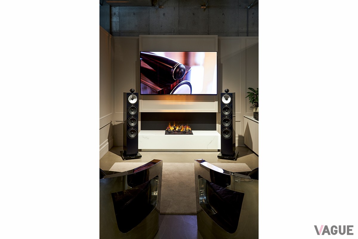 「Bowers & Wilkins AOYAMA」。1Fでは「700シリーズ」を中心としたHi-Fiオーディオシステムやワイヤレススピーカー「Zeppelin Pro Edition」の視聴が可能