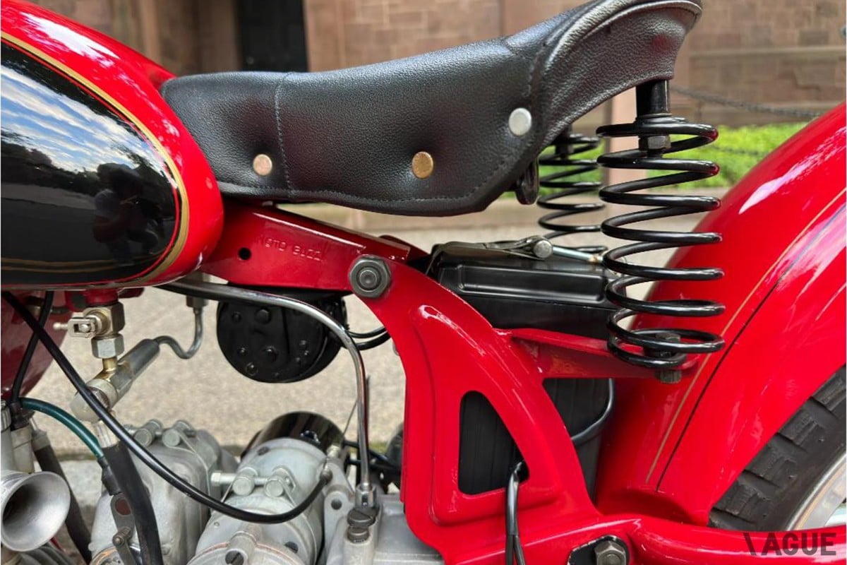 オークションに出品された1953年式モト・グッツィ「アイローネ スポルト」