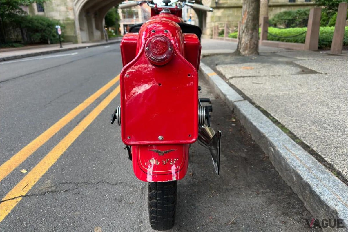 オークションに出品された1953年式モト・グッツィ「アイローネ スポルト」