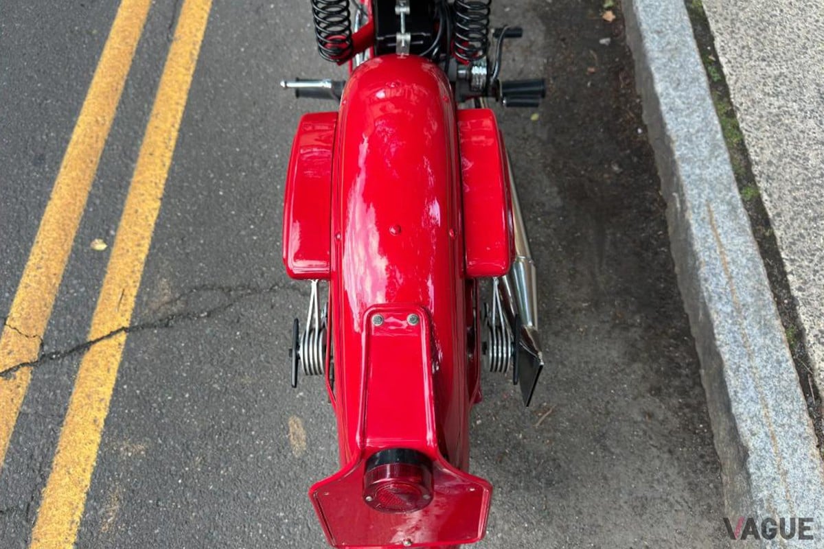 オークションに出品された1953年式モト・グッツィ「アイローネ スポルト」