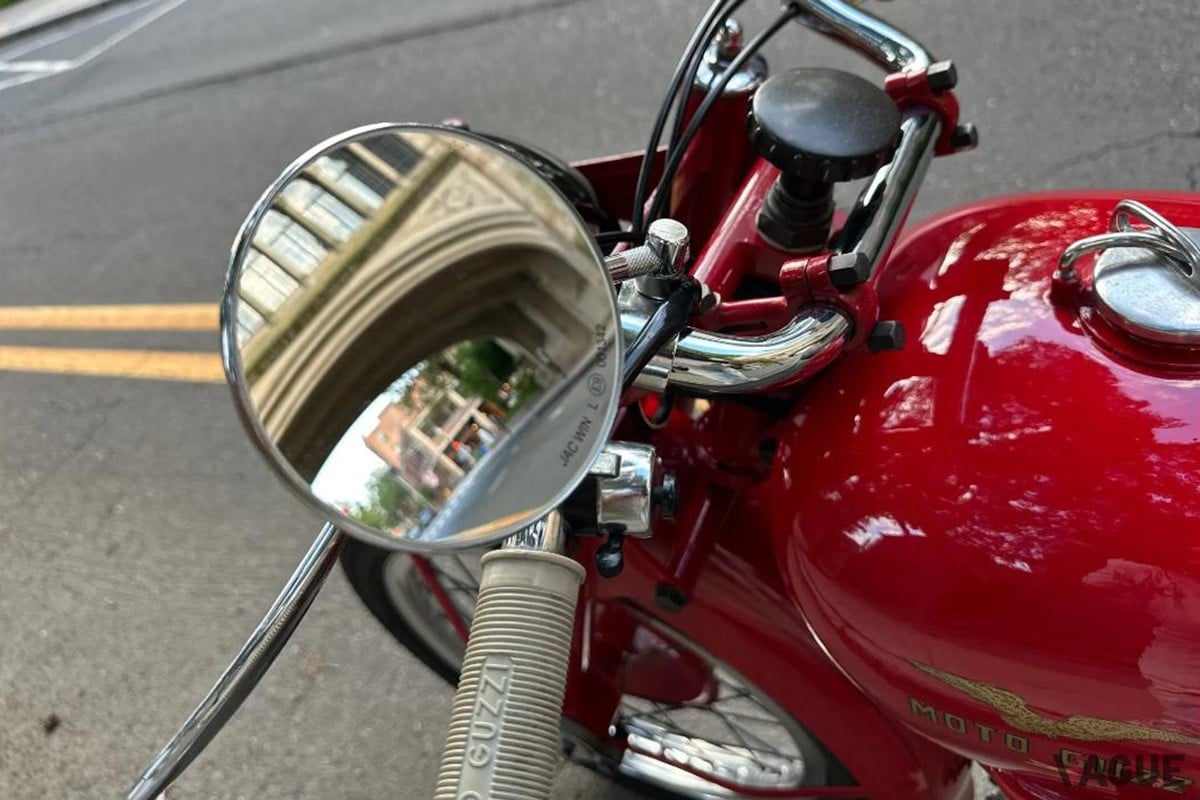 オークションに出品された1953年式モト・グッツィ「アイローネ スポルト」