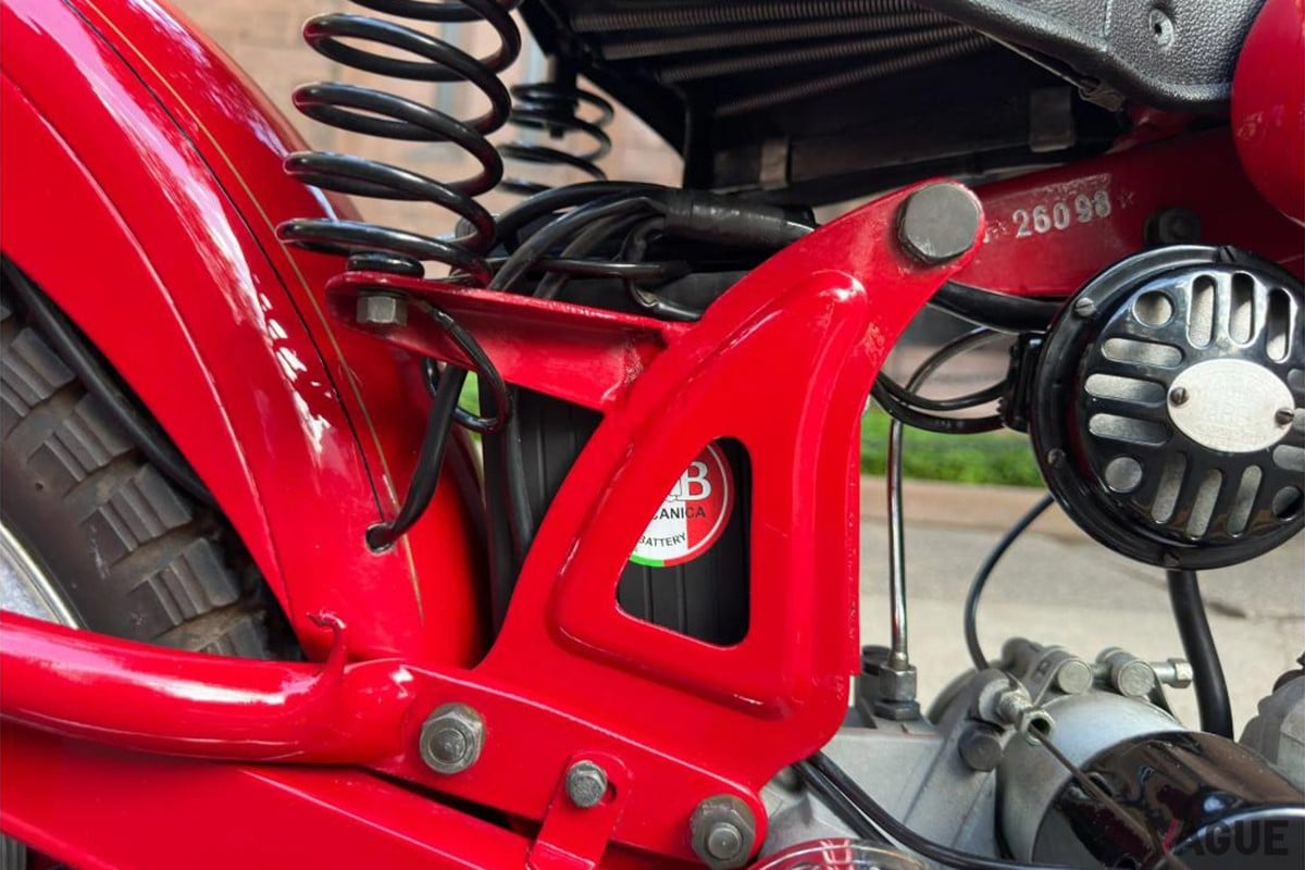 オークションに出品された1953年式モト・グッツィ「アイローネ スポルト」