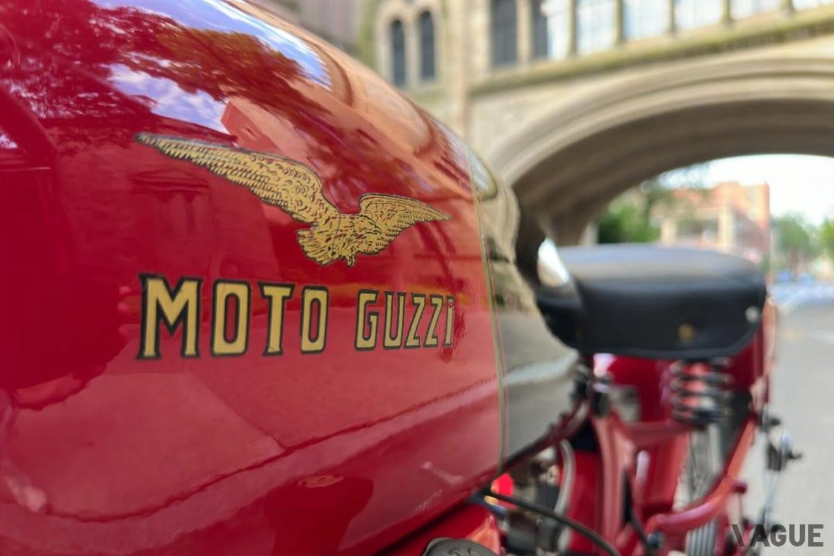 オークションに出品された1953年式モト・グッツィ「アイローネ スポルト」