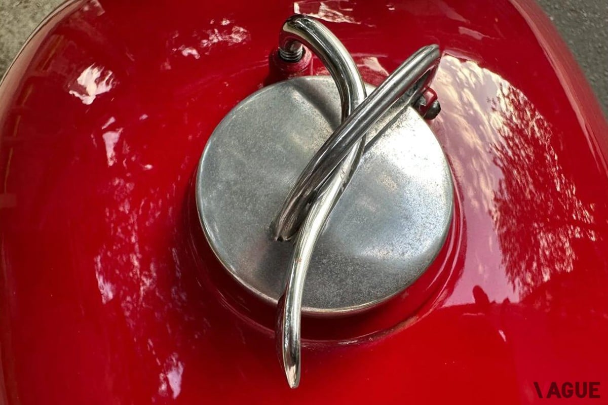 オークションに出品された1953年式モト・グッツィ「アイローネ スポルト」