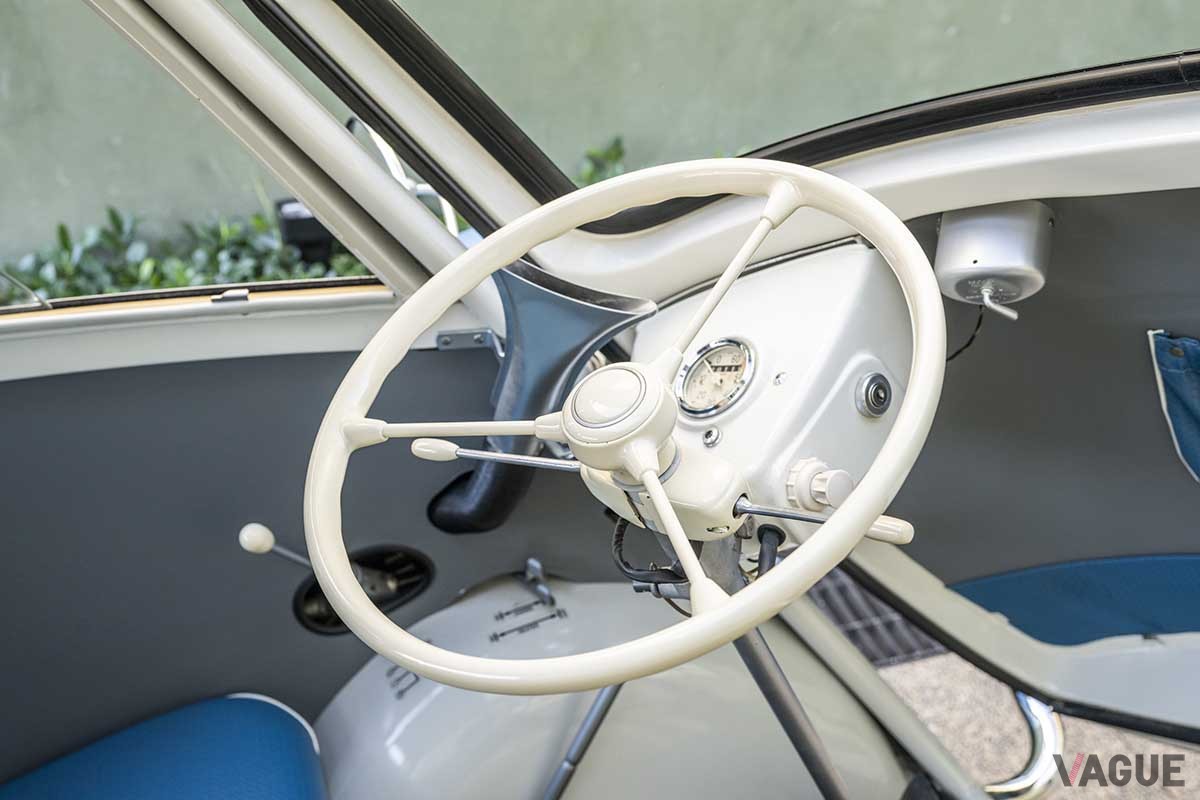 オークションに出品、落札された1957年式BMW「イセッタ300」Robin Adams(c)2025 Courtesy of RM Sotheby's
